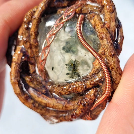 Prehnite with epidote in Pine