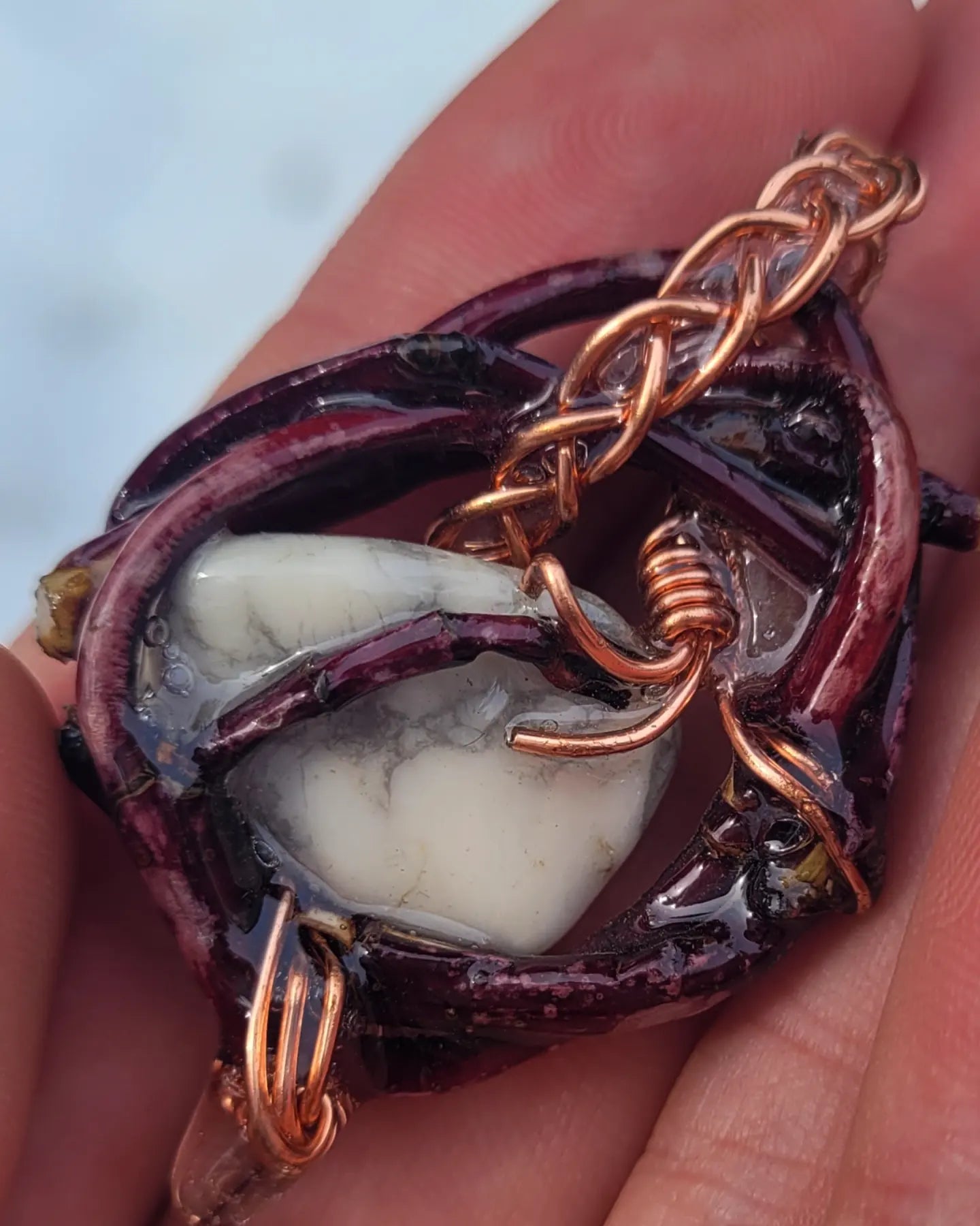 Double sided Blood wood with howlite Spiritnest